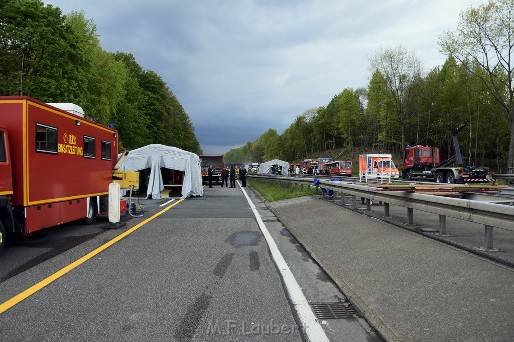 VU Gefahrgut LKW umgestuerzt A 4 Rich Koeln Hoehe AS Gummersbach P081.JPG - Miklos Laubert